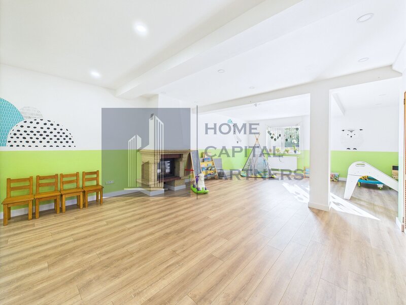 Domnesti, spatiu de joaca pentru copii, curte 1.000 mp.